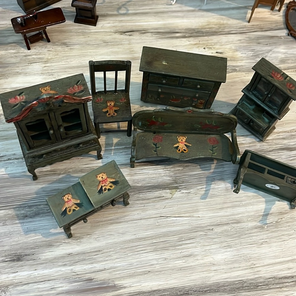 Dollhouse furniture. Antique. Vintage.7 pieces